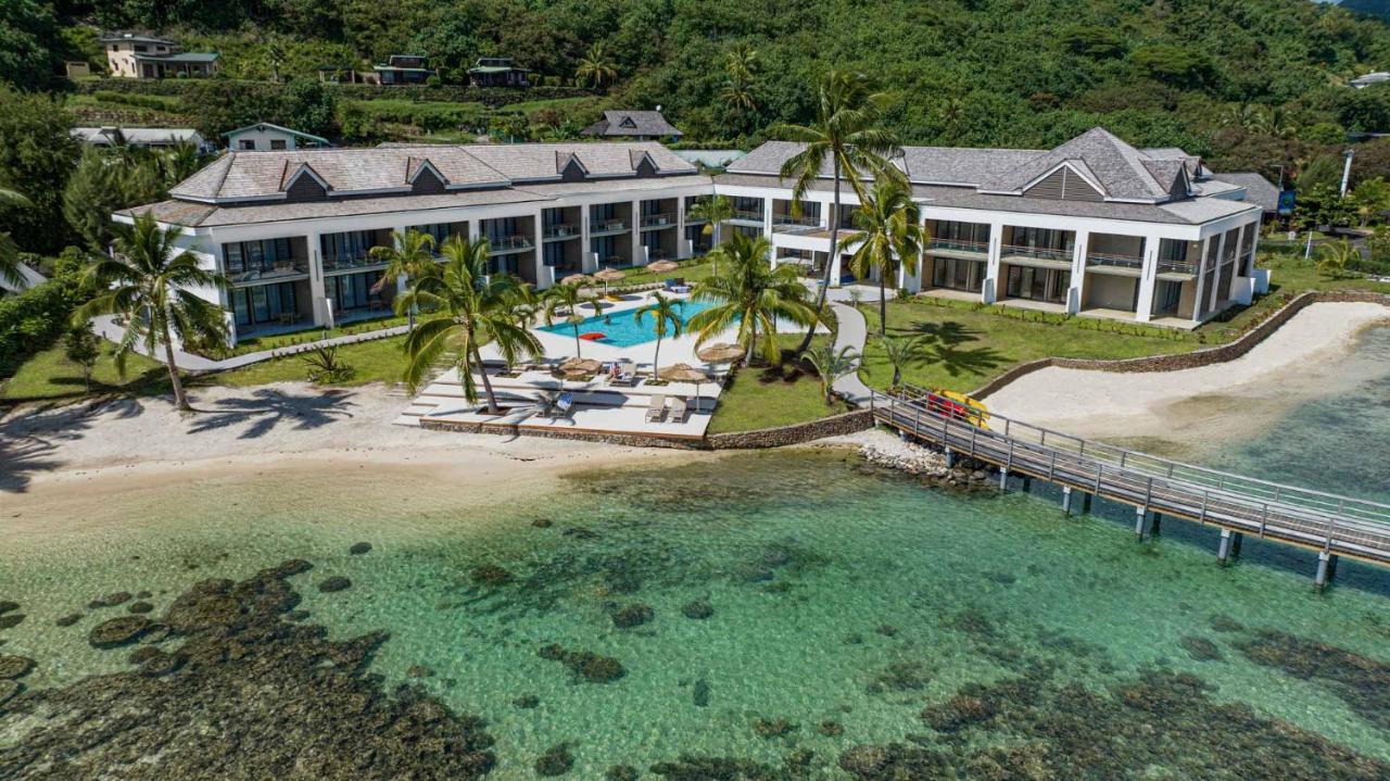 Cook'S Bay Hotel & Suites Paopao Exterior photo